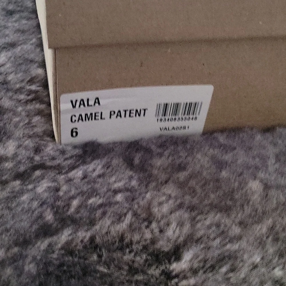 Sz 6 Steve Madden Color Camel Patent - Picture 2 of 3